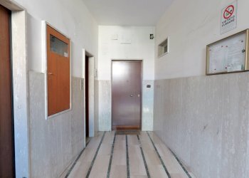 BALLATOIO - Quadrilocale via  flotard de lauzieres
 
5, Portici - foto 8