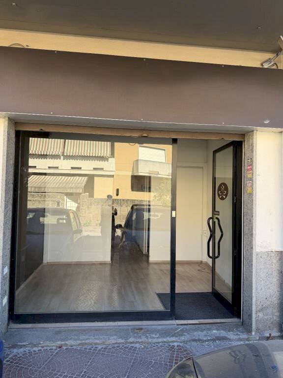 Facciata - Negozio via dei Garofani, 2, Nettuno - foto 1