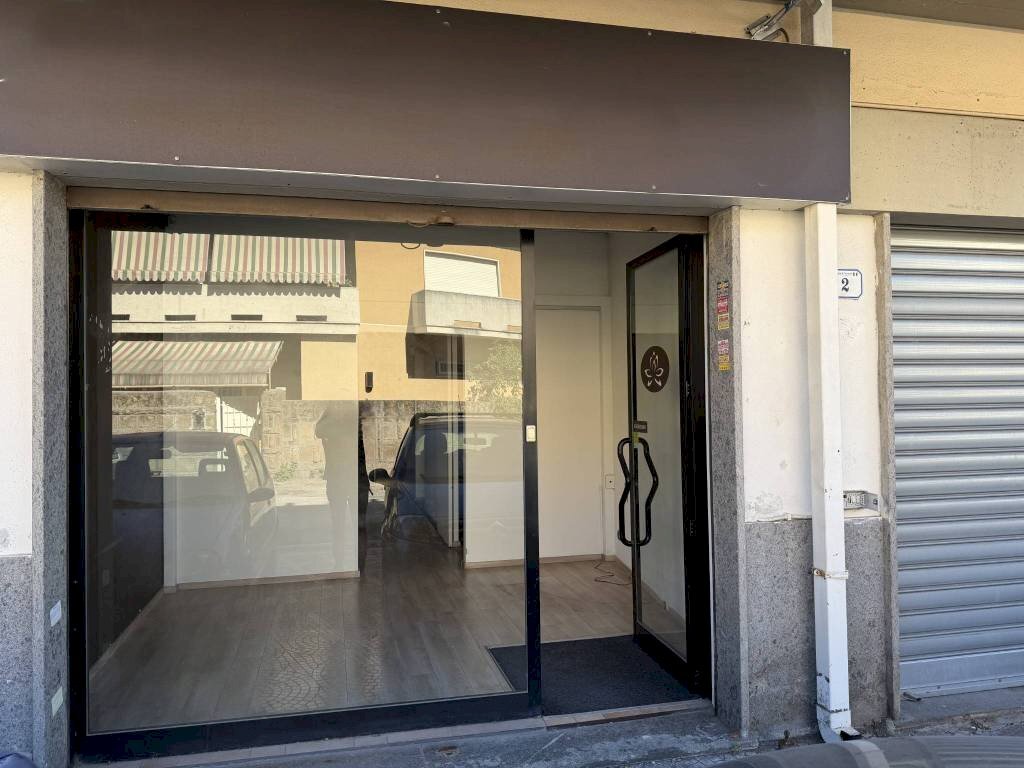 Facciata - Negozio via dei Garofani, 2, Nettuno - foto 2