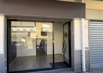 Facciata - Negozio via dei Garofani, 2, Nettuno - foto 2