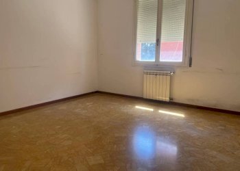 Camera da letto - Quadrilocale via del Lavoro, Bologna (zona San Donato) - foto 6