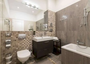 bagno - Bed & Breakfast via Via Mario de' Fiori, 32, Roma (neighborhood Centro Storico) - photo 2