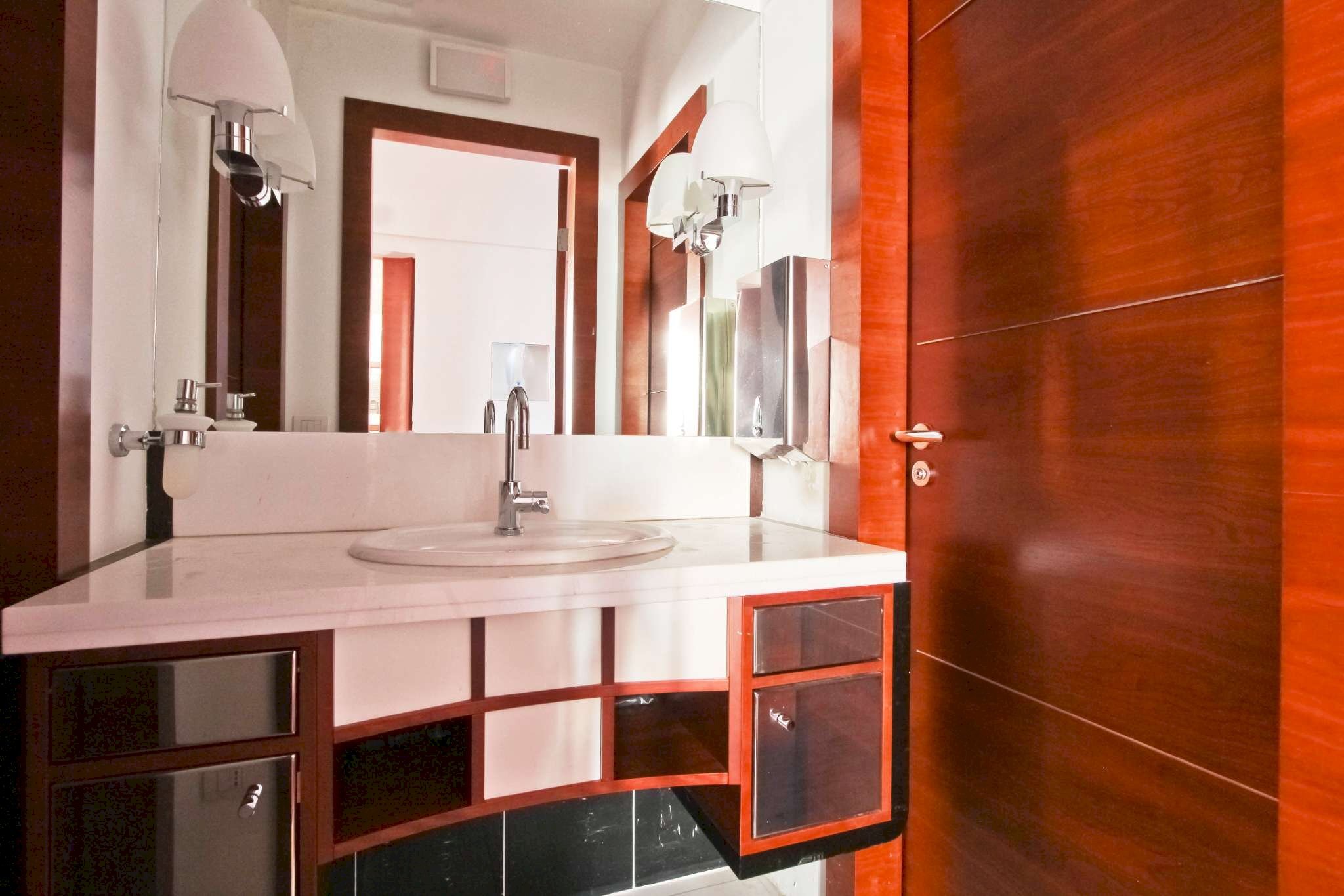 bagno - Office via Abruzzi, Roma (neighborhood Centro Storico) - photo 3