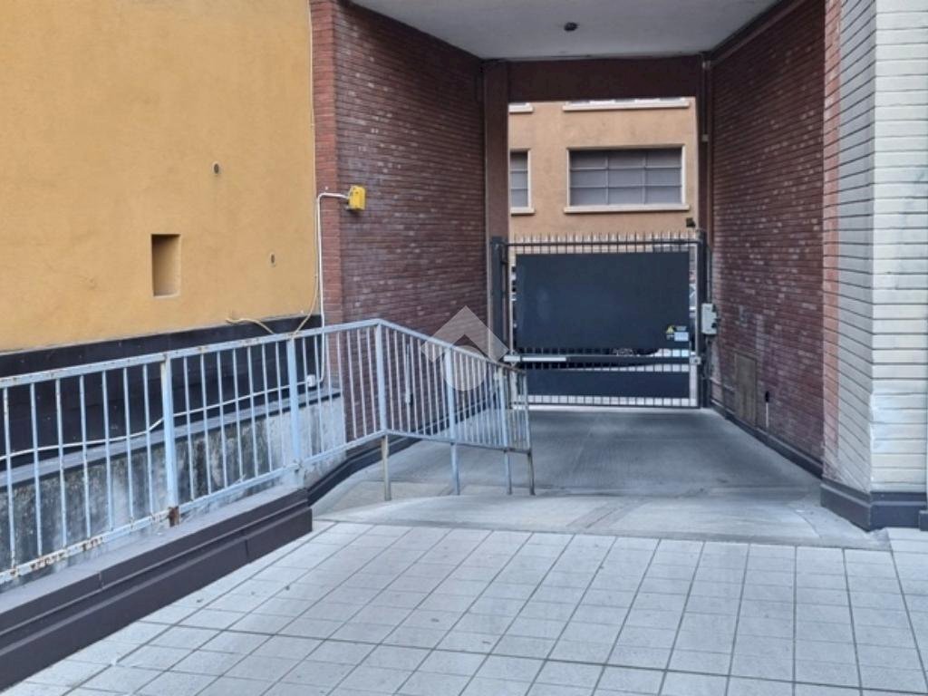 Parking space Via Azzo Gardino, Bologna (neighborhood Centro Storico) - photo 2