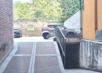 Posto Auto Via Azzo Gardino, Bologna (zona Centro Storico) - foto 1