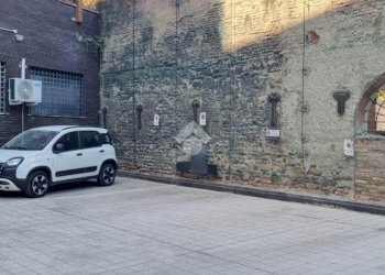 Posto Auto Via Azzo Gardino, Bologna (zona Centro Storico) - foto 3