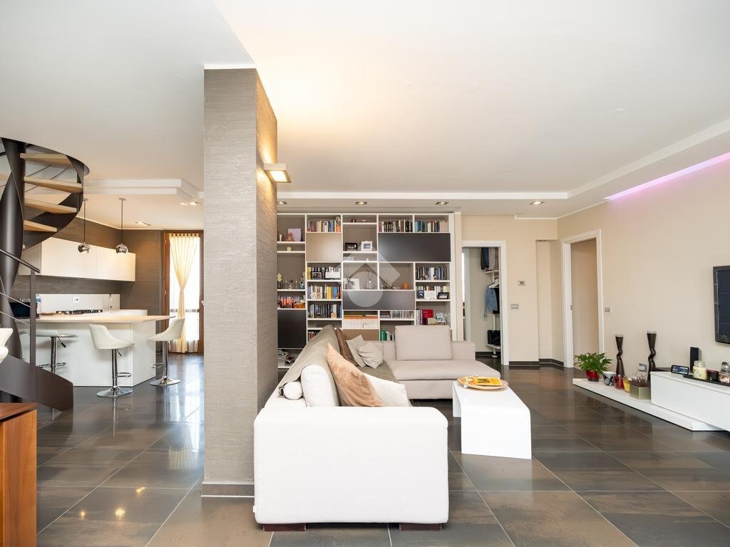 Four-room apartment Via Padre Giovanni Marengoni, Trezzano Rosa - photo 2