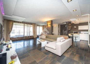 Four-room apartment Via Padre Giovanni Marengoni, Trezzano Rosa - photo 1