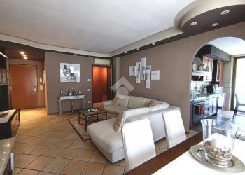 Three-room apartment Via Sant'Andrea, Robecco sul Naviglio - photo 1