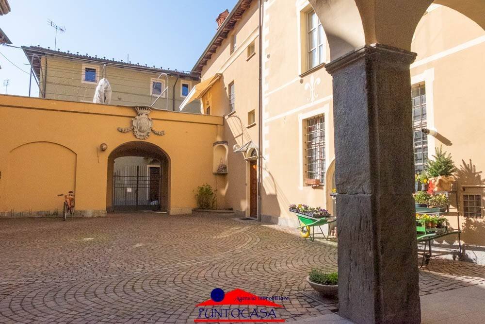 Two-room apartment Via Umberto I, 81, Busca - photo 1