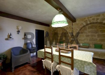 Sala da pranzo - Villa Strada Vicinale Vecchia Matera
 
snc, Gioia del Colle - foto 14
