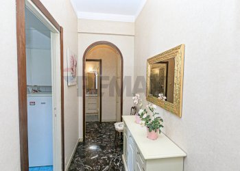 Hall / corridoio - Apartment Via Barbareschi
 
201, Genova - photo 12