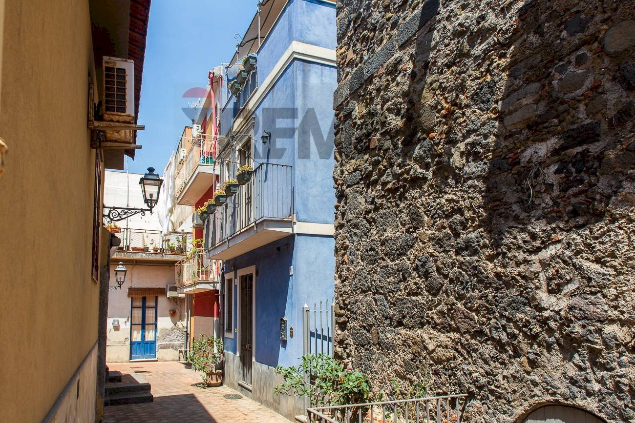 Edificio all\'aperto - Casa indipendente Via Bastionello
10, Aci Castello - foto 2