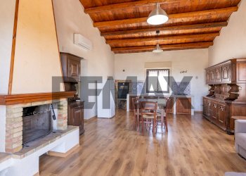 Sala da pranzo - Villa Contrada Bosco Di Mezzo
 
snc, Caltagirone - foto 29