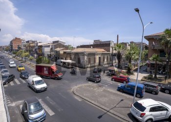 Edificio all\'aperto - Casa indipendente Via Delle Medaglie D'oro
 
7, Catania - foto 1