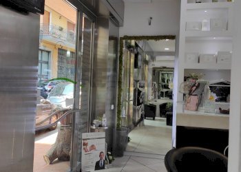 Ricezione / Lobby - Commercial Activity Via Vincenzo Monti
17, Paterno - photo 7