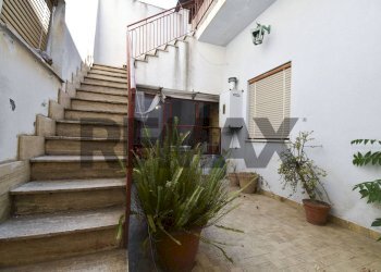 Scale - Independent house Via Palermo
 
10/12, Belpasso - photo 17