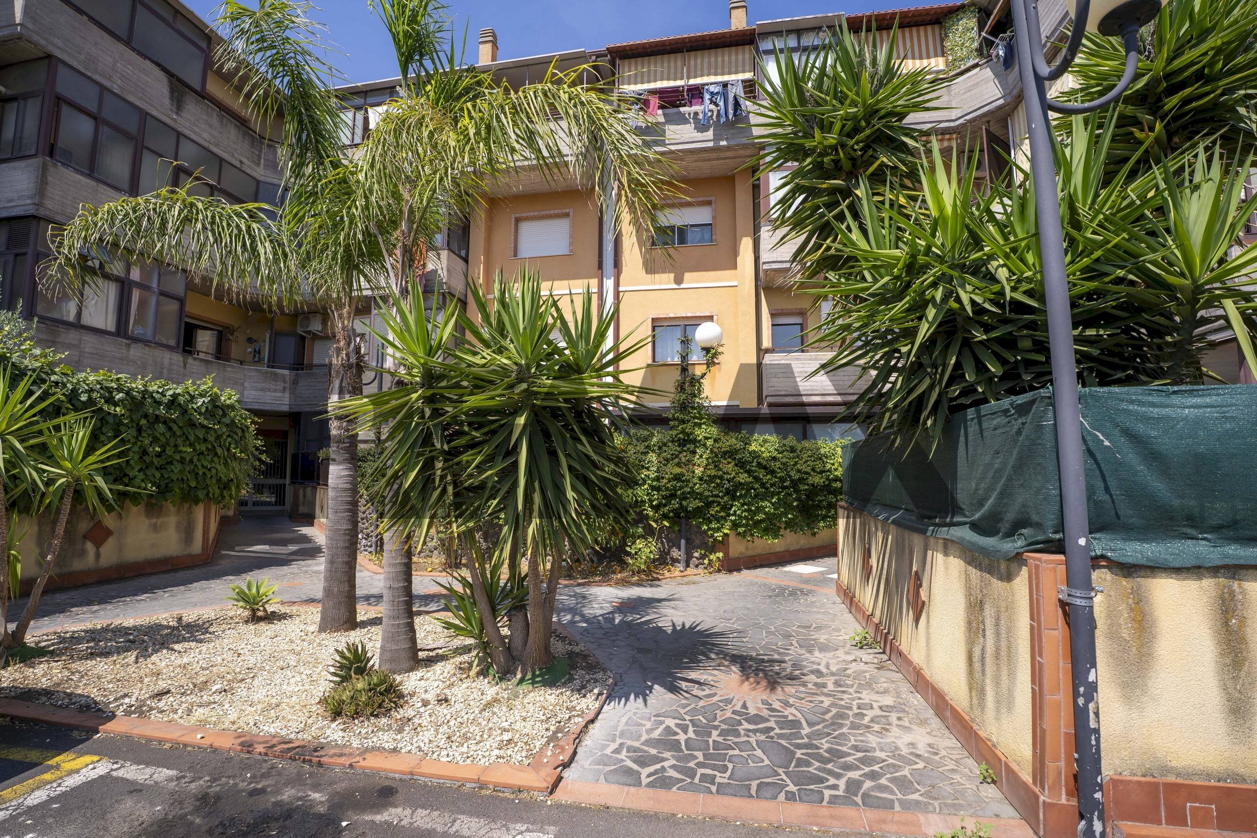Edificio all\'aperto - Trilocale Via Pompeo Cisternazza
 
10, Mascalucia - foto 1
