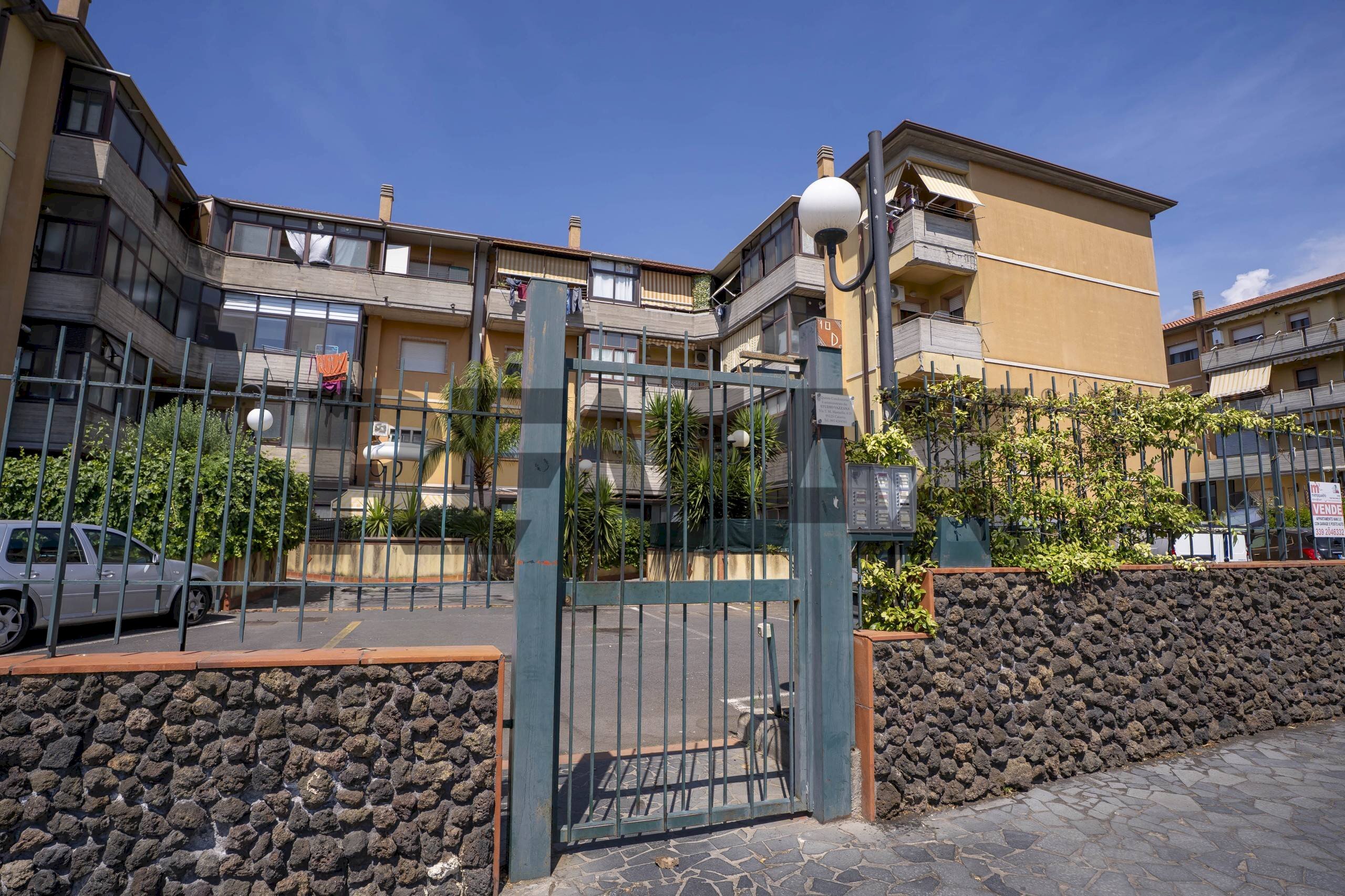 Edificio all\'aperto - Trilocale Via Pompeo Cisternazza
10, Mascalucia - foto 2