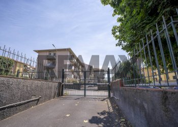 Edificio all\'aperto - Trilocale Via Pompeo Cisternazza
10, Mascalucia - foto 3