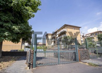 Edificio all\'aperto - Trilocale Via Pompeo Cisternazza
10, Mascalucia - foto 5