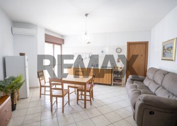 Sala da pranzo - Trilocale Via Pompeo Cisternazza
10, Mascalucia - foto 10
