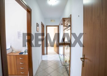 Hall / corridoio - Trilocale Via Pompeo Cisternazza
10, Mascalucia - foto 12