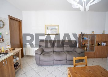 Sala da pranzo - Trilocale Via Pompeo Cisternazza
10, Mascalucia - foto 13