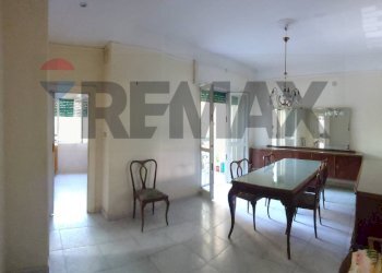 Sala da pranzo - Quadrilocale via Caldieri
 
63, Napoli - foto 3
