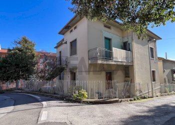 Casa all\'aperto - Casa indipendente Via Michelangelo
 
3, Osimo - foto 1