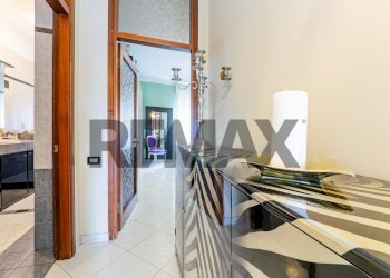 Hall / corridoio - Three-room apartment Via dell'Atleta
 
35, Seregno - photo 41