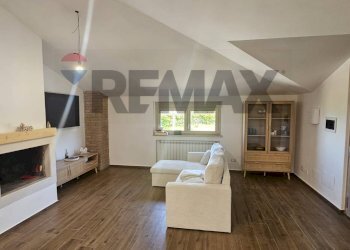 Soggiorno - Casa semi indipendente via Delcogliano raffaele
 
snc, San Nazzaro - foto 4