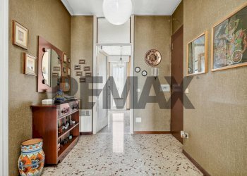 Hall / corridoio - Bilocale Via Maddalena
 
15, Sesto Calende - foto 7