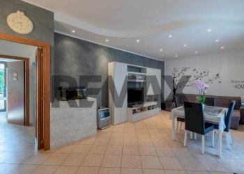 Sala da pranzo - Three-room apartment via de amicis
 
52, Cairate - photo 2