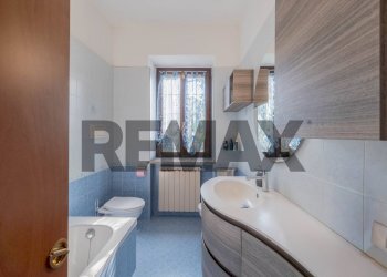 Bagno - Three-room apartment via de amicis
 
52, Cairate - photo 14