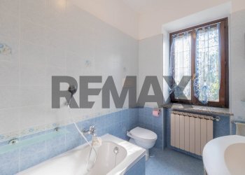Bagno - Three-room apartment via de amicis
 
52, Cairate - photo 15
