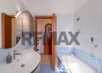Bagno - Three-room apartment via de amicis
 
52, Cairate - photo 17
