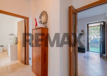 Hall / corridoio - Three-room apartment via de amicis
 
52, Cairate - photo 21