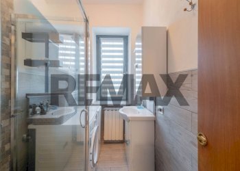 Bagno - Three-room apartment via de amicis
 
52, Cairate - photo 22
