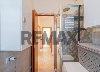 Bagno - Three-room apartment via de amicis
 
52, Cairate - photo 24
