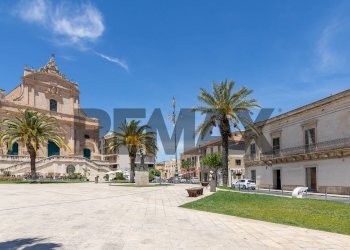 Edificio all\'aperto - Casa indipendente VIA CAIROLI
 
1, Ispica - foto 15