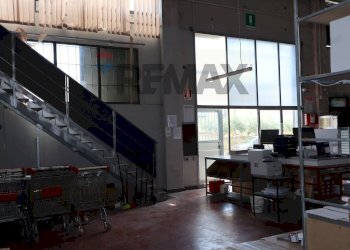 Sala da pranzo - Shed Zona industriale 3 fase viale 15
6, Ragusa - photo 28