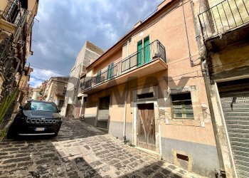 Edificio all\'aperto - Casa indipendente Via Girolamo Savanarola
 
88, Giarratana - foto 4