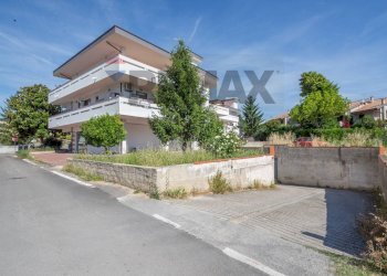 Edificio all\'aperto - Box VIA SCARFOGLIO
 
8, Francavilla al Mare - photo 5