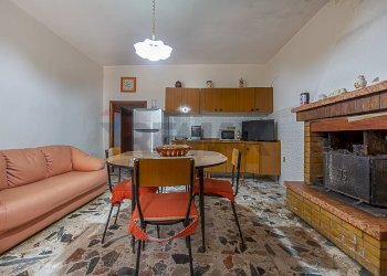 Sala da pranzo - Casa indipendente c.da Piane San Pantaleone
 
175, Miglianico - foto 5