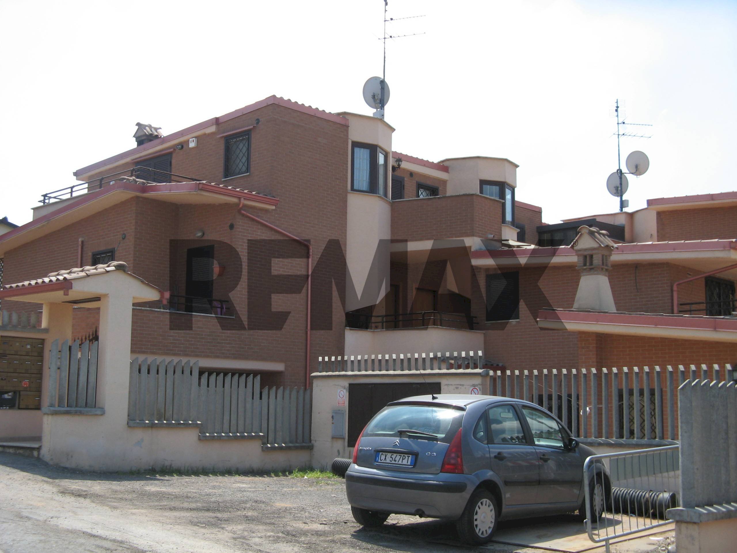 Edificio all\'aperto - Trilocale VIA I MAGGIO
 
87, Roma - foto 1