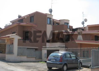 Edificio all\'aperto - Trilocale VIA I MAGGIO
87, Roma - foto 1