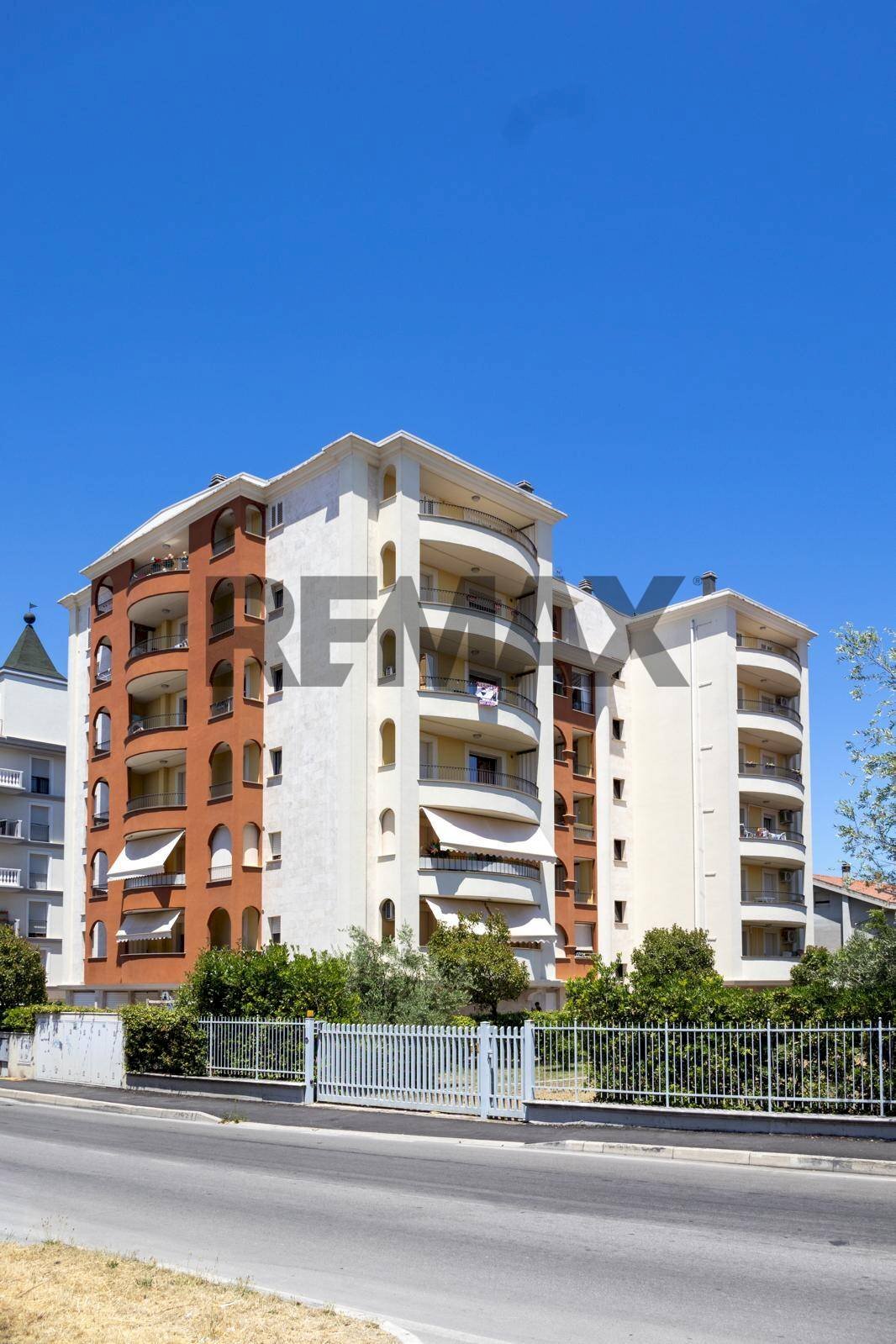 Edificio all\'aperto - Quadrilocale via Giuseppe di Vittorio
 
2/2, Montesilvano - foto 1