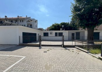 Posto macchina - Villa via Roma, 65, Cardano al Campo - photo 11