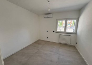 Camera da letto - Villa via Roma, 65, Cardano al Campo - photo 18